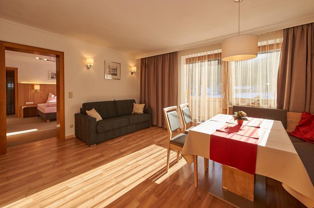 Apartments Neue Post فيلزموس الغرفة الصورة