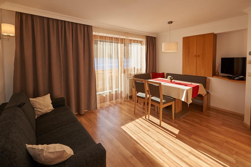 Apartments Neue Post فيلزموس الغرفة الصورة